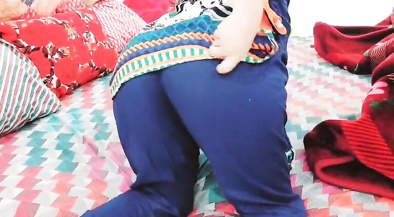 Pakistani Punjabi Housewife Seducing Her Client On Cam Live Movie Call With Clear Hindi Audio