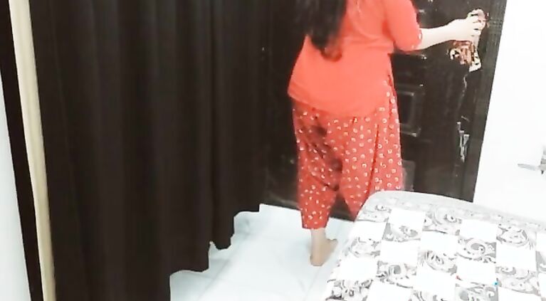 Real Pakistani Maid Fucked By Sugar Daddy