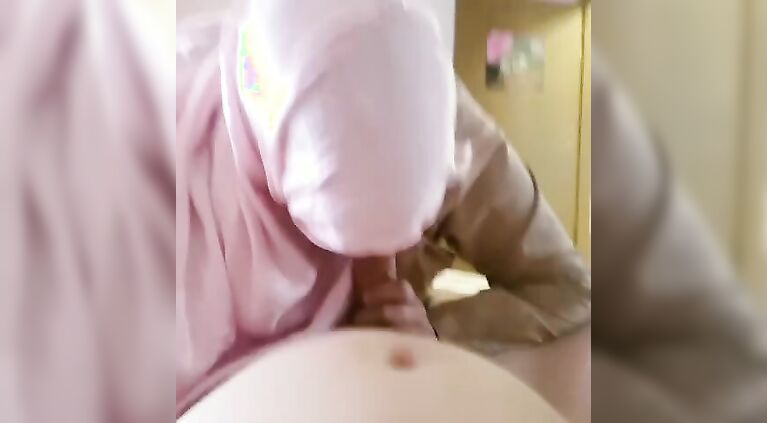 Pakistani housewife giving oral to white lover and swallows cum