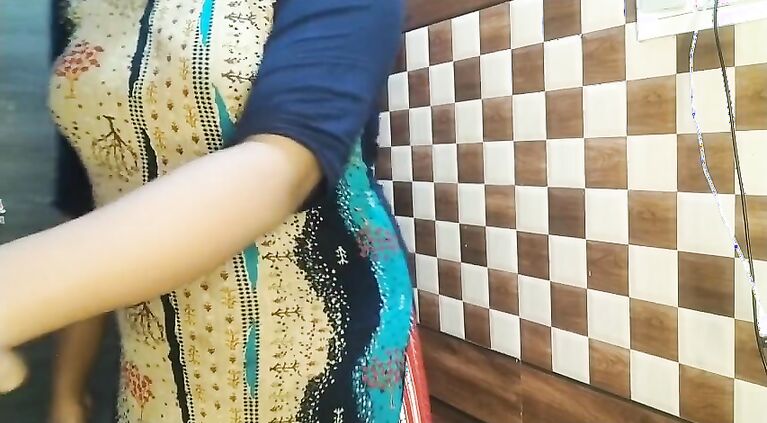 Malkin Ke Ghar na Hone Par Naukrani Ko Choda