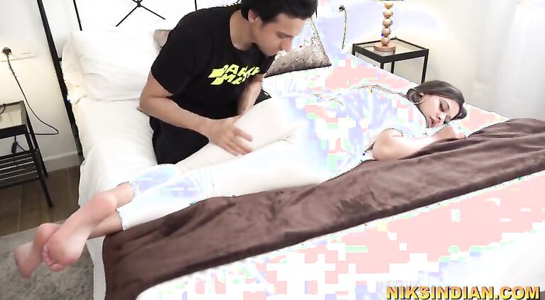 Hot Punjabi Bhabhi fucked very badly by delivery boy