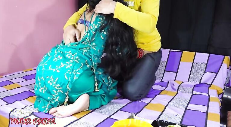 Desi beautiful milf ko pani-puri de kar pataya or choda while parents close to room couple daily sex