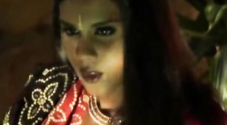 Loving This Bollywood Sweet arousing herself