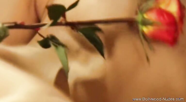 Journey To The Center Of Sensual Pretty Showing Her Body