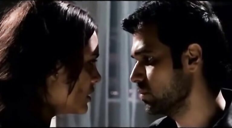 Esha Gupta Cute Kissing and Bed scenes