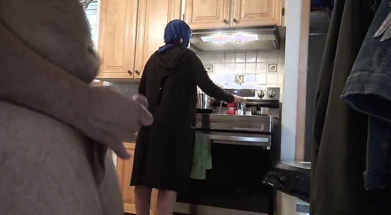 HUGE COCK FLASH FOR IRANIAN HIJAB STEPMOM - جنس نامادری ایرانی