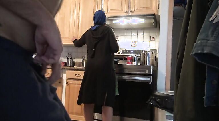 HUGE COCK FLASH FOR IRANIAN HIJAB STEPMOM - جنس نامادری ایرانی