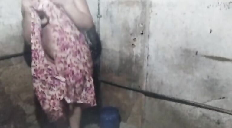 මස්සිනා මම දියරෙද්ද පිටින් නානකොට මට හිකුවා / Bathroom Fuck with Huge Stepbrother Brown Dick