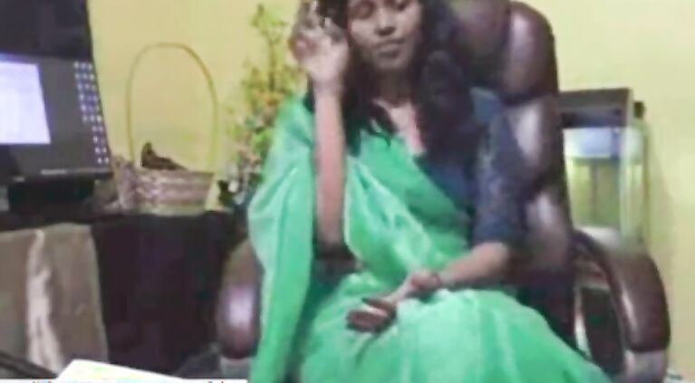 Beautiful desi Mallu Playing with toy juicy cunt adf.ly/1gP9cp