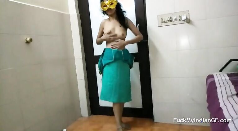 Skinny Tamil GIRLFRIEND Dancing In Shalwar Suit Stripped Full And Doing Nude Dance