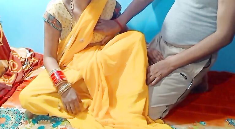 Village Bhabhi yellow Saree Fucking With Hasband