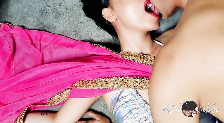 Cute Desi Huge Boob Girl Seducing Delivery Guy With Sloppy Tongue Kissing #Hot #indian