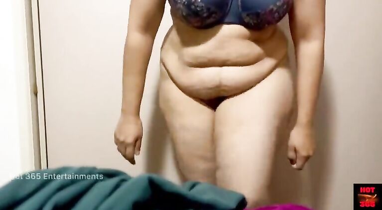Wearing my favourite Bra and Panty - Juicy Navel and Cleavage Show