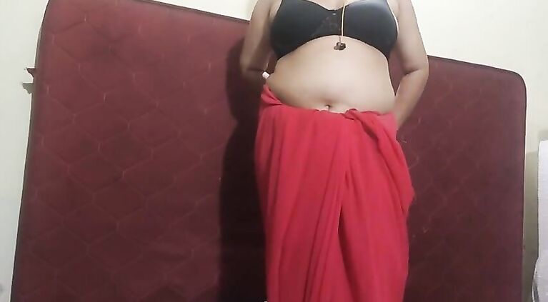 Desi Indian habhi fucking herself with Tori Vegatable and speaking very dirty in hindi and Horny