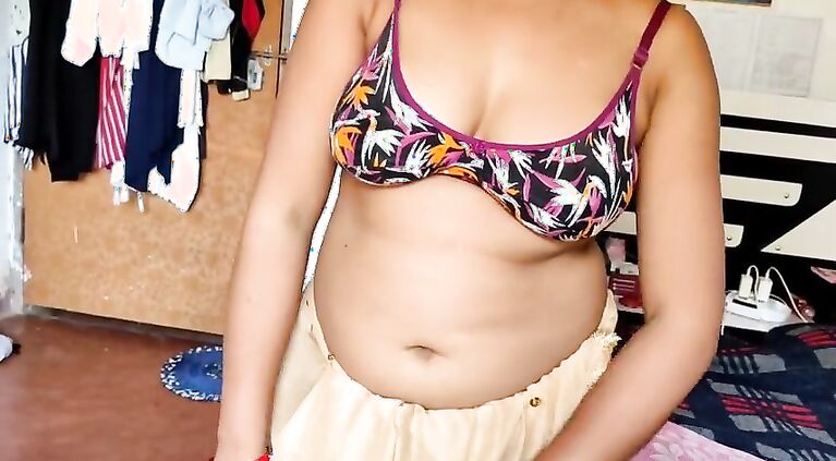 Hot_Indian_Aunty_peeing_for_virgin_boy_in_Hindi_part1