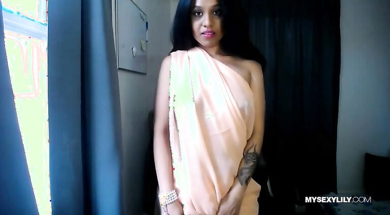 Desi Bhabhi Talking Dirty With boys On Webcam