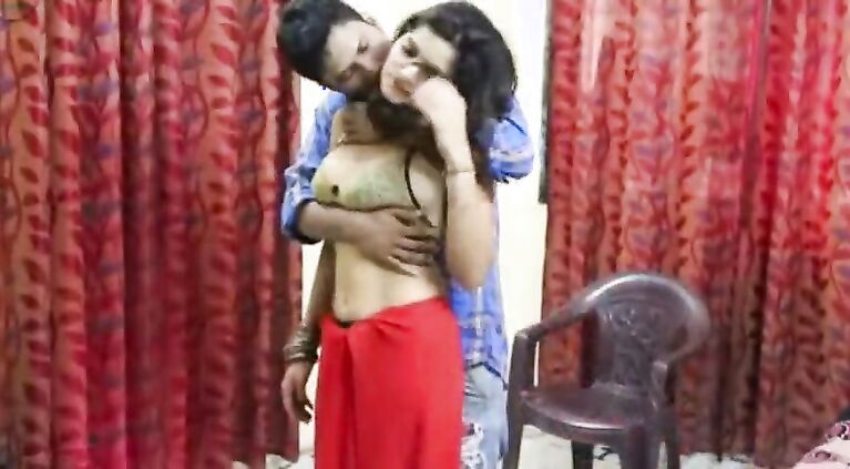 Hot desi gorgeous bhabhi aunty huge boobs porn