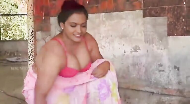Boy Romance With Indian Sexy Aunty Servant At House | Huge Boobs