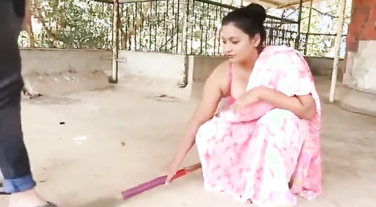 Boy Romance With Indian Sexy Aunty Servant At House | Huge Boobs