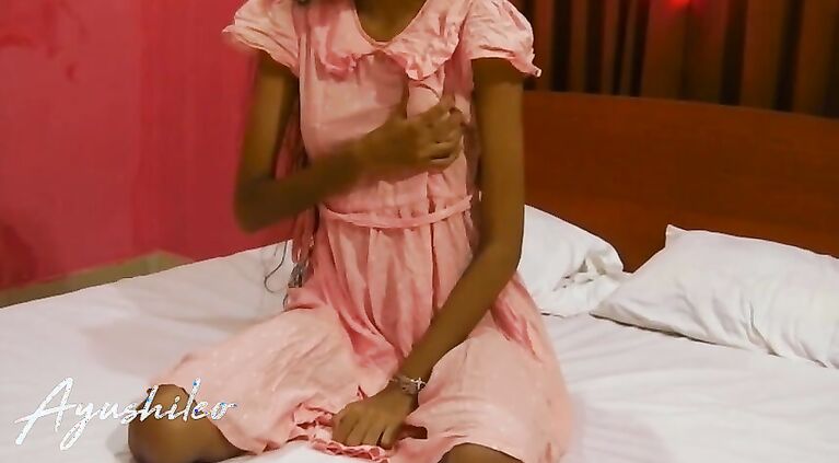 sri lankan school girl hot skinny body