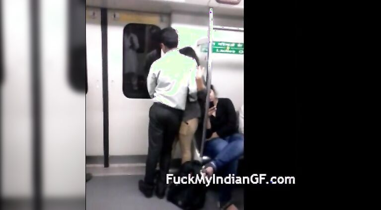 Desi GIRLFRIEND Boobs Pressed In Delhi Metro