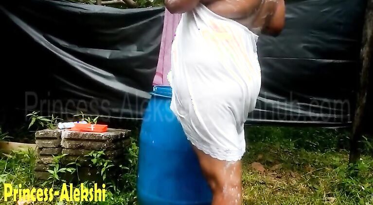 SRI LANKAN BATHING PUBLIC PLACE