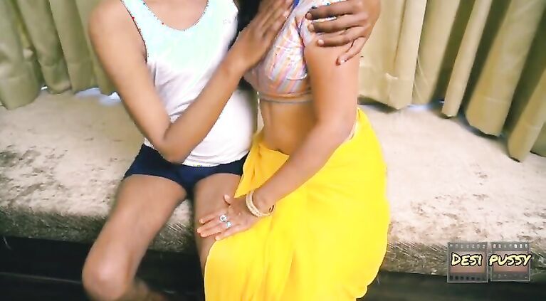 Indian Bhabhi fucked by Naukar Raju