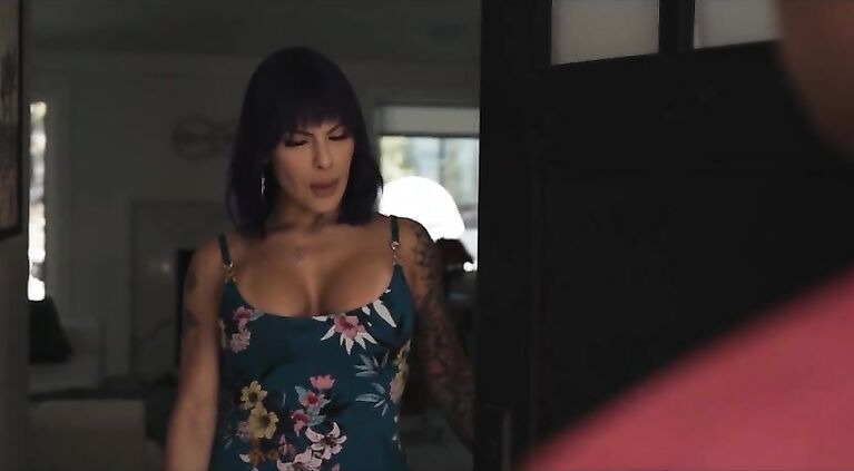 Cute trans fucks guy bareback