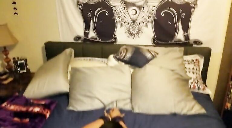NativeBBW takes full load on her big butt after being probed