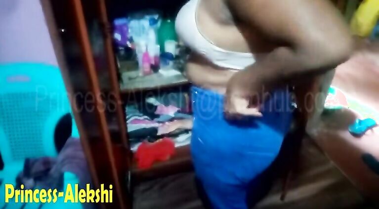 SRI LANKAN BEAUTIFUL GIRL DRESSING
