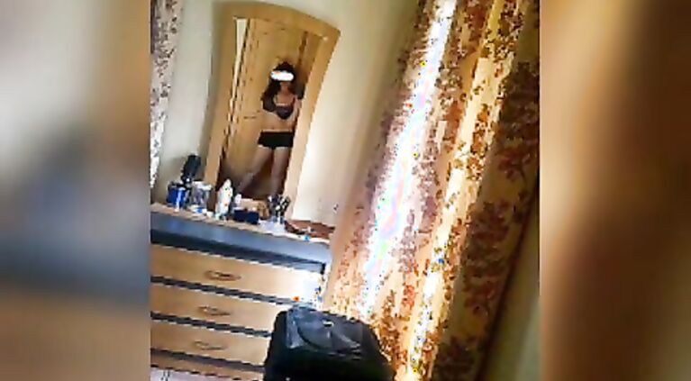 Desi Girlfriend displays her goods in selfies