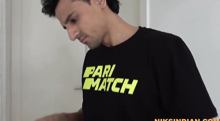 Bhabhi ne Gaand aur Chut chudwa ke rent pay kiya