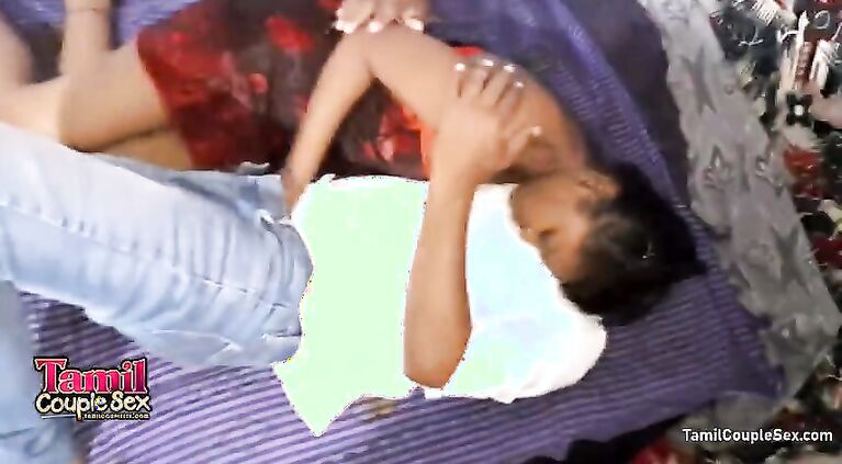 18 Saala Kaamwali Bhabhi Ki Mast Chudai Apnay Dost Kay Sath Group Sex Mai Full Desi Style