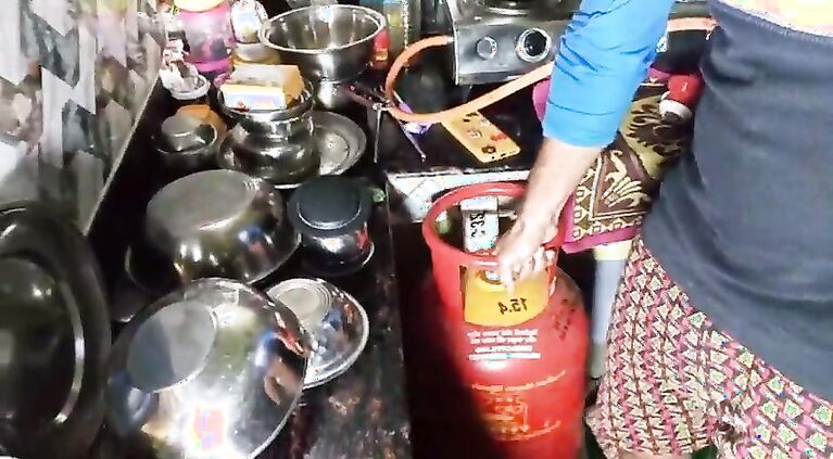 Fucked Bhabiji working in the kitchen when no one was in the house! in real hindi voice