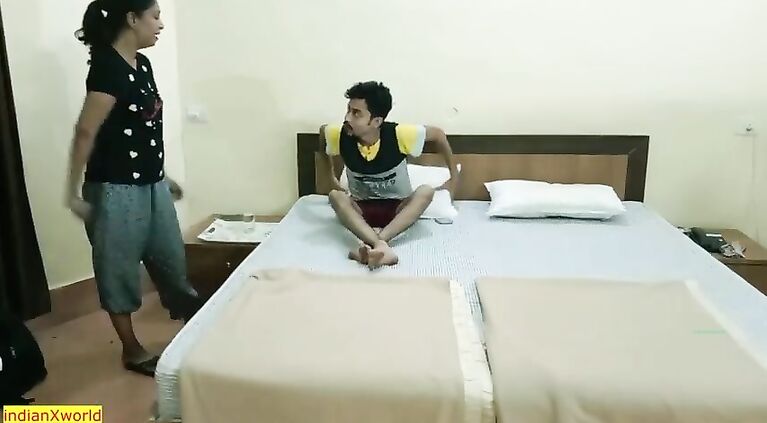 Tamil cute body massage and sex with room service girl! Hardcore sex