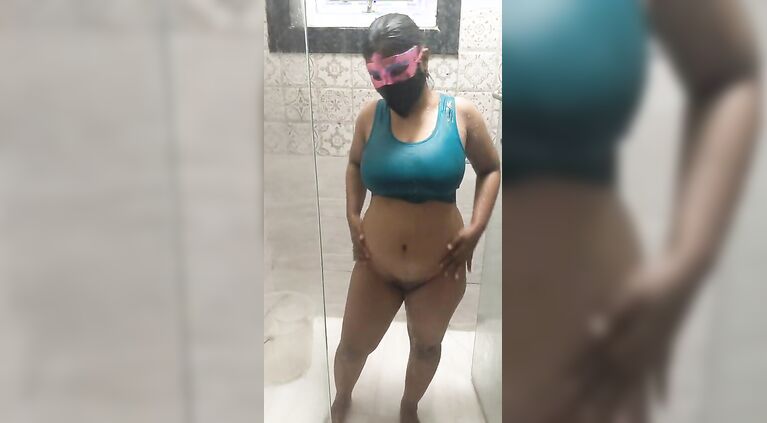 Aaaah aaaaah fuck main bhigti rahi wo chodta raha mera dewar ohhh indian desi woman fuck very hard under water shower