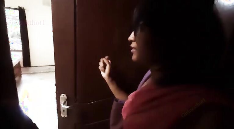 Lady Thief Caught Fucked by House Owner on Bed - Tamil Hindi Sex