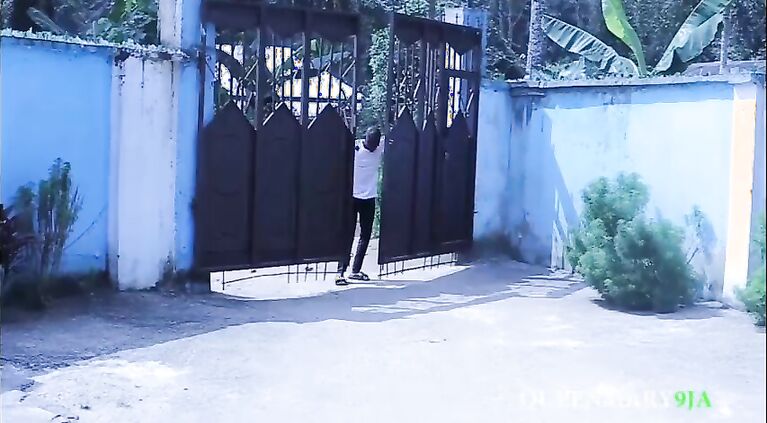 Street boy caught a village lover boy fucking the king's maid when nobody was in the palace