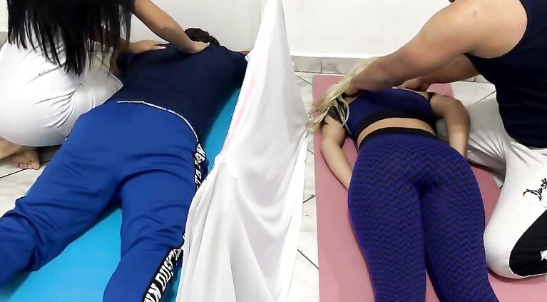 My Gf Splits The Homely Couple Massage With A Curtain, So I Can't See What Her Personal Masseuse Does To Her