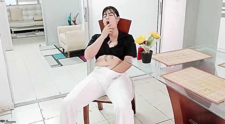 Sexy Latina lesbians lick their pussies while they are home alone - Porn in Spanish