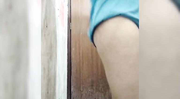 Desi girl college bath and take rest while bathing