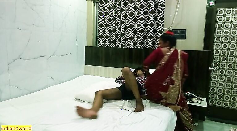 Tamil landlord fucked Bengali housemaid!! His milf wasn't home! Real sex