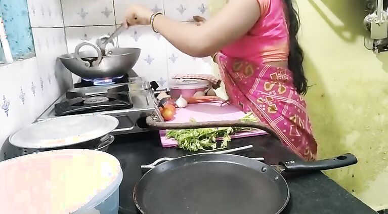 Ghar me kam karane wali maid ko malik ne choda