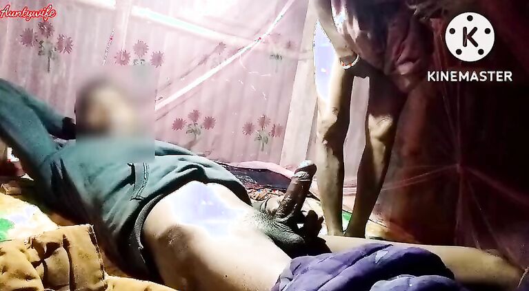 Tamil old bhabhi raat ko bulakar chudai karvaya
