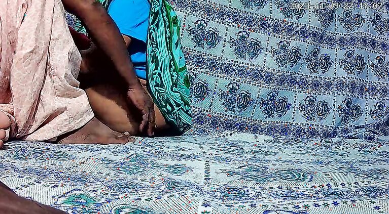 Desi maid and sir sex in the room