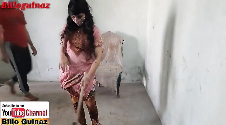 Kaamwali bai ko jabardasti chod diya, hard fucking with clear hindi voice, A mommy man fucked maid in his lonely house