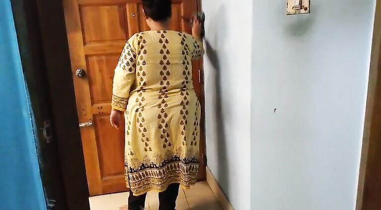 Tamil cute maid fucked by hotel owner