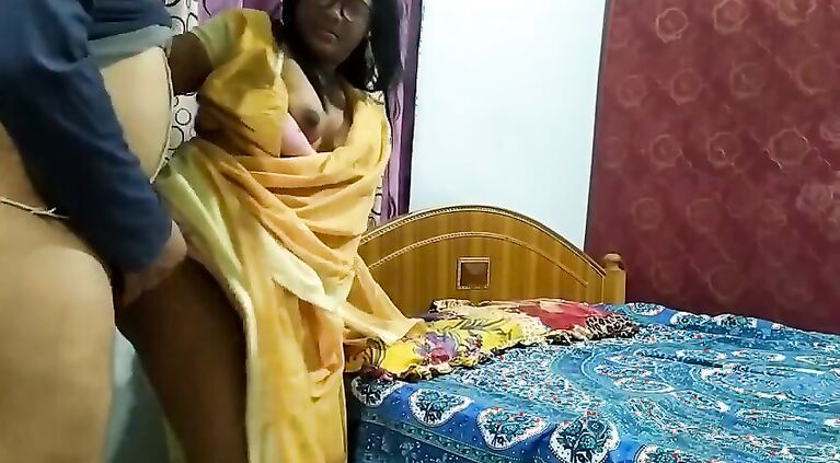 MNC Engineer Elina Fucking Hard to Penetrate Beautiful Cunt in Saree with Sourav Mishra at Work From Home on Xhamster
