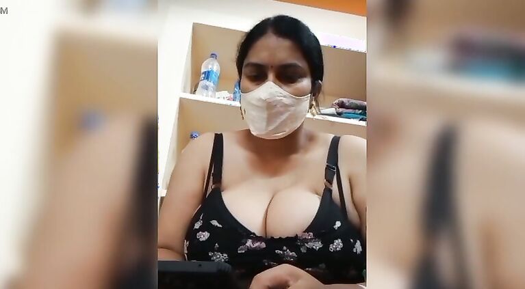 Andhra Aunty Has Huge Boobs And Tight Vagina