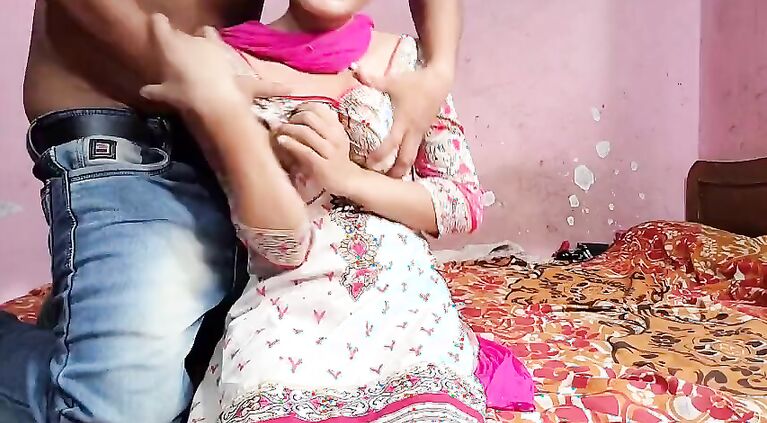 Punjabi ladaki ne salwar pahankar apane yaar se chudwai